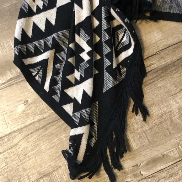Audrey black and tan Aztec print waterfall cardigan with fringe large - Picture 2 of 7